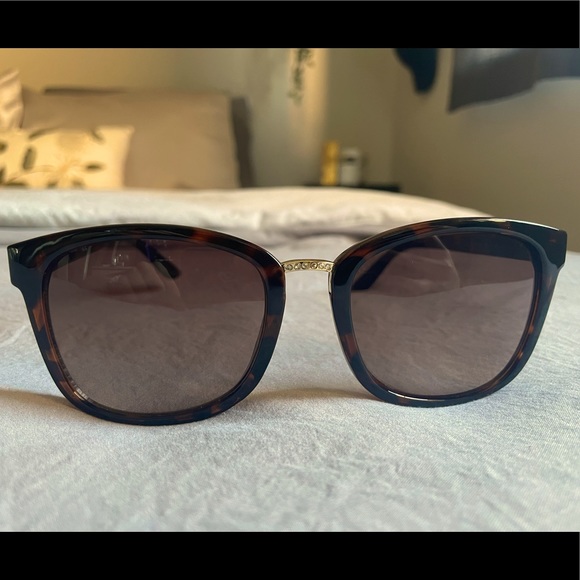 Guess sunglasses in brown/gold - OS - Picture 3 of 5